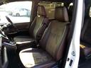 ホールド感もよく、長時間運転にも疲れにくい重厚な専用ダークブラウンのハーフレザーシートです！フロントシートヒーター、アームレストも付いています！ので快適にお乗りいただけます！