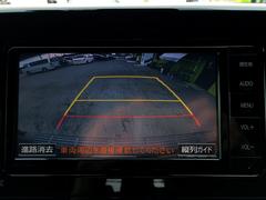 フルセグＴＶ、ＣＤ、ＤＶＤ、ブルートゥースオーディオなど、様々なメディア再生対応の純正ＳＤナビＴＶ！バックカメラも鮮明で見やすいです！ 4