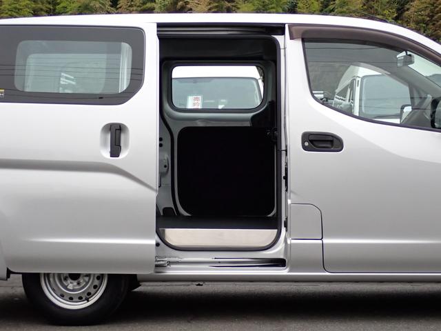 ＮＶ２００バネットバン ＤＸ　和光工業パワーリフト付　昇降能力３５０ｋｇ　荷室板張り加工　純正フォグランプ　カラードバンパー（12枚目）