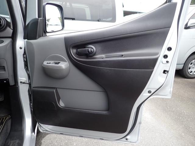 ＮＶ２００バネットバン ＤＸ　和光工業パワーリフト付　昇降能力３５０ｋｇ　荷室板張り加工　純正フォグランプ　カラードバンパー（22枚目）