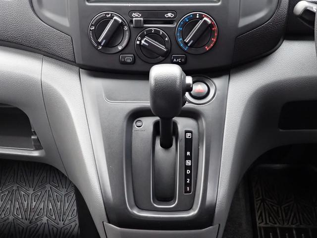 ＮＶ２００バネットバン ＤＸ　和光工業パワーリフト付　昇降能力３５０ｋｇ　荷室板張り加工　純正フォグランプ　カラードバンパー（27枚目）