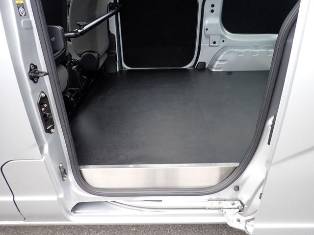 ＮＶ２００バネットバン ＤＸ　和光工業パワーリフト付　昇降能力３５０ｋｇ　荷室板張り加工　純正フォグランプ　カラードバンパー（36枚目）