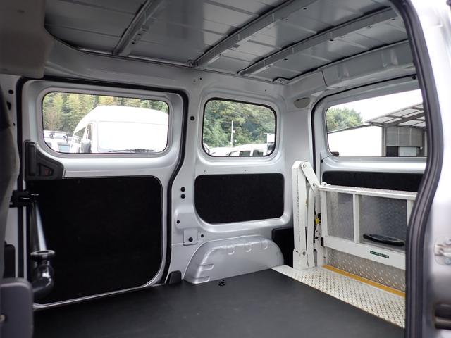 ＮＶ２００バネットバン ＤＸ　和光工業パワーリフト付　昇降能力３５０ｋｇ　荷室板張り加工　純正フォグランプ　カラードバンパー（37枚目）