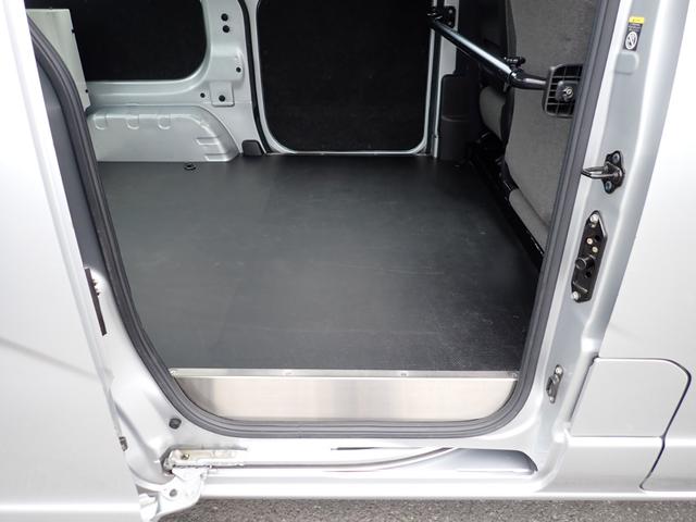 ＮＶ２００バネットバン ＤＸ　和光工業パワーリフト付　昇降能力３５０ｋｇ　荷室板張り加工　純正フォグランプ　カラードバンパー（39枚目）