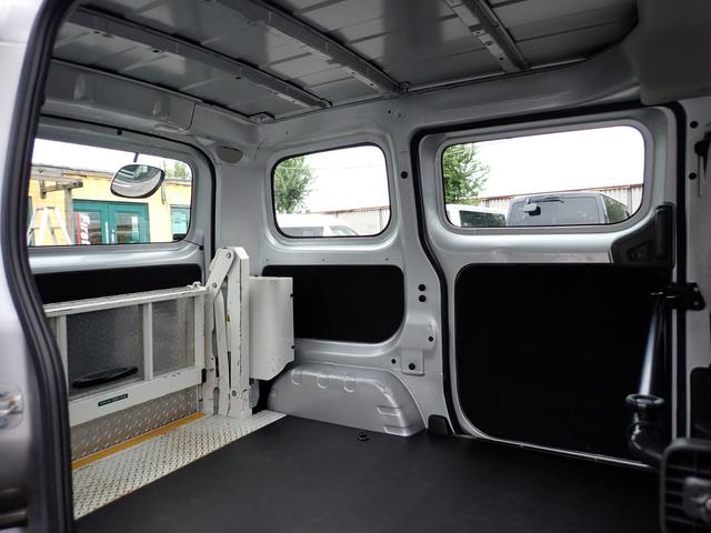 ＮＶ２００バネットバン ＤＸ　和光工業パワーリフト付　昇降能力３５０ｋｇ　荷室板張り加工　純正フォグランプ　カラードバンパー（40枚目）
