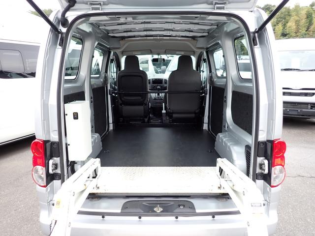 ＮＶ２００バネットバン ＤＸ　和光工業パワーリフト付　昇降能力３５０ｋｇ　荷室板張り加工　純正フォグランプ　カラードバンパー（41枚目）