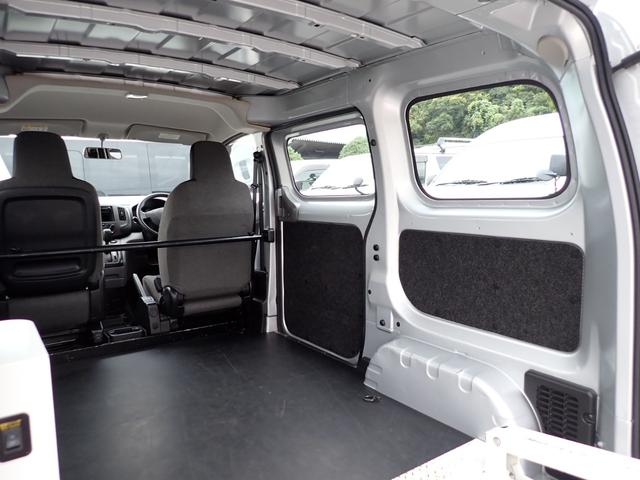 ＮＶ２００バネットバン ＤＸ　和光工業パワーリフト付　昇降能力３５０ｋｇ　荷室板張り加工　純正フォグランプ　カラードバンパー（44枚目）