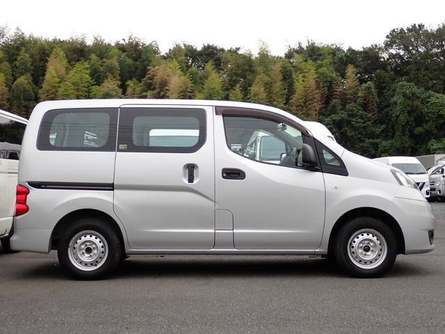 ＮＶ２００バネットバン ＤＸ　和光工業パワーリフト付　昇降能力３５０ｋｇ　荷室板張り加工　純正フォグランプ　カラードバンパー（64枚目）