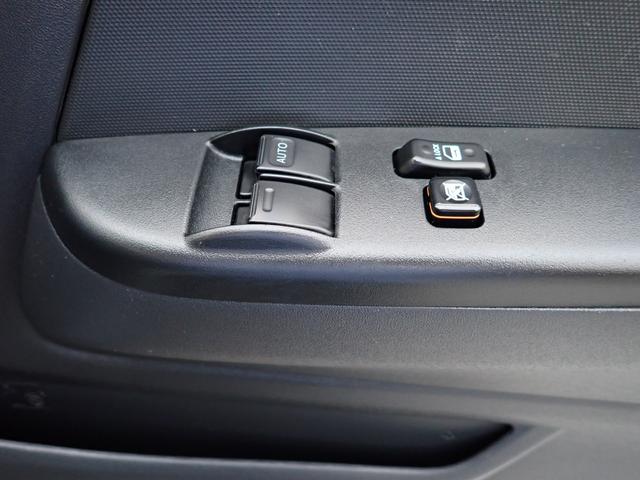 ハイエースバン ロングＤＸ　トヨタ車体パワーリフト付　昇降能力３００ｋｇ　荷室板張り加工　ラッシングレール　社外ナビＴＶ　バックカメラ　ＥＴＣ　ドライブレコーダー（23枚目）