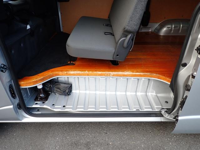 ハイエースバン ロングＤＸ　トヨタ車体パワーリフト付　昇降能力３００ｋｇ　荷室板張り加工　ラッシングレール　社外ナビＴＶ　バックカメラ　ＥＴＣ　ドライブレコーダー（62枚目）