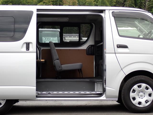 ハイエースバン ロングDX GLパッケージ ディーゼルターボ リヤクーラー リヤヒーター パノラミックビューモニター LEDヘッドランプ トヨタセーフティセンス クリアランスソナー 荷室フロア床上げ合板キット(10枚目)