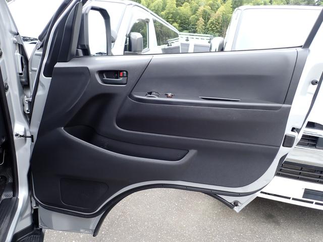 ハイエースバン ロングDX GLパッケージ ディーゼルターボ リヤクーラー リヤヒーター パノラミックビューモニター LEDヘッドランプ トヨタセーフティセンス クリアランスソナー 荷室フロア床上げ合板キット(22枚目)