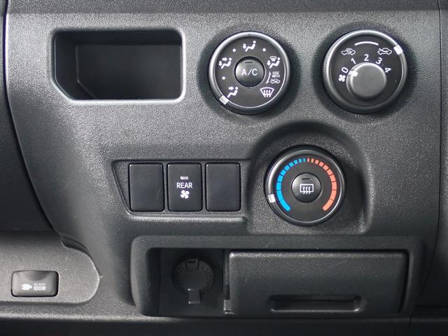 ハイエースバン ロングDX GLパッケージ ディーゼルターボ リヤクーラー リヤヒーター パノラミックビューモニター LEDヘッドランプ トヨタセーフティセンス クリアランスソナー 荷室フロア床上げ合板キット(33枚目)