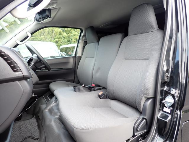 ハイエースバン ロングＤＸ　ＧＬパッケージ　ディーゼルターボ　４ＷＤ　リヤクーラー　リヤヒーター　社外ベッドキット　ＬＥＤヘッドランプ　純正ナビＴＶ　バックカメラ　ＥＴＣ２．０　ドライブレコーダー　トヨタセーフティセンス　クリアランスソナー（16枚目）