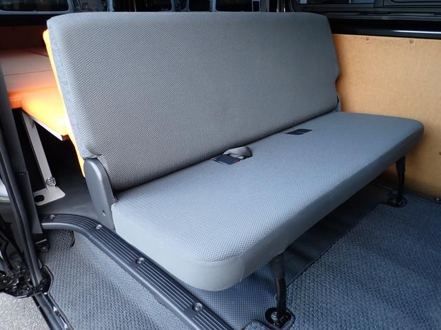ハイエースバン ロングＤＸ　ＧＬパッケージ　ディーゼルターボ　４ＷＤ　リヤクーラー　リヤヒーター　社外ベッドキット　ＬＥＤヘッドランプ　純正ナビＴＶ　バックカメラ　ＥＴＣ２．０　ドライブレコーダー　トヨタセーフティセンス　クリアランスソナー（17枚目）
