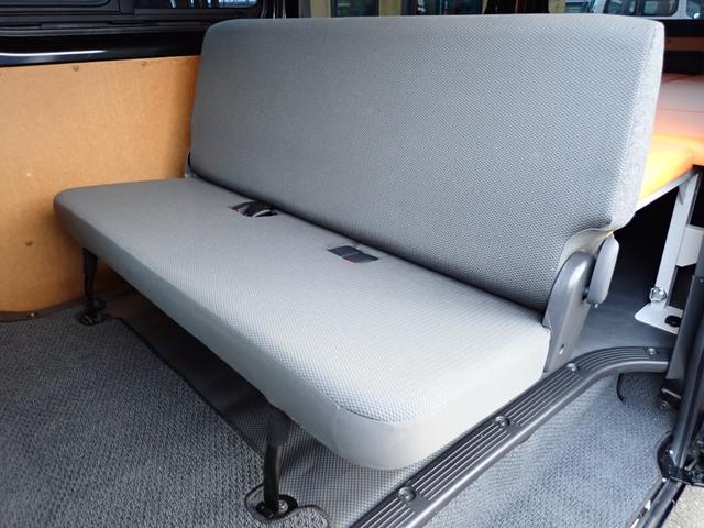 ハイエースバン ロングＤＸ　ＧＬパッケージ　ディーゼルターボ　４ＷＤ　リヤクーラー　リヤヒーター　社外ベッドキット　ＬＥＤヘッドランプ　純正ナビＴＶ　バックカメラ　ＥＴＣ２．０　ドライブレコーダー　トヨタセーフティセンス　クリアランスソナー（18枚目）