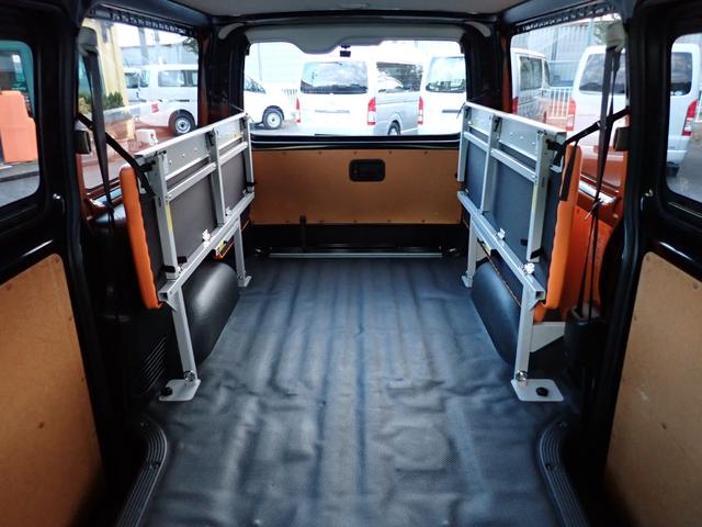 ハイエースバン ロングＤＸ　ＧＬパッケージ　ディーゼルターボ　４ＷＤ　リヤクーラー　リヤヒーター　社外ベッドキット　ＬＥＤヘッドランプ　純正ナビＴＶ　バックカメラ　ＥＴＣ２．０　ドライブレコーダー　トヨタセーフティセンス　クリアランスソナー（20枚目）