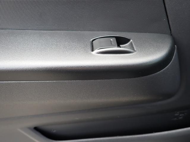 ハイエースバン ロングＤＸ　ＧＬパッケージ　ディーゼルターボ　４ＷＤ　リヤクーラー　リヤヒーター　社外ベッドキット　ＬＥＤヘッドランプ　純正ナビＴＶ　バックカメラ　ＥＴＣ２．０　ドライブレコーダー　トヨタセーフティセンス　クリアランスソナー（29枚目）