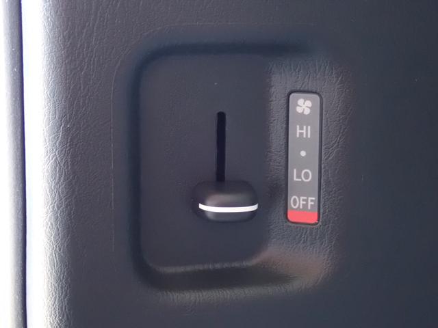 ハイエースバン ロングＤＸ　ＧＬパッケージ　ディーゼルターボ　４ＷＤ　リヤクーラー　リヤヒーター　社外ベッドキット　ＬＥＤヘッドランプ　純正ナビＴＶ　バックカメラ　ＥＴＣ２．０　ドライブレコーダー　トヨタセーフティセンス　クリアランスソナー（42枚目）