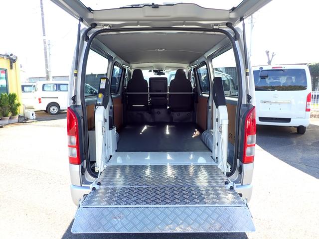 ハイエースバン ロングDX ディーゼルターボ 4WD トヨタ車体パワーリフト付 昇降能力300kg トヨタセーフティセンス 純正ナビTV バックカメラ ETC2.0(6枚目)