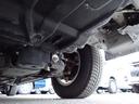 左前方の下廻りです。スタッドレスタイヤが装備されています。