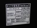 こちらのお車の「標準タイヤサイズ」と「標準タイヤ空気圧」です。