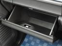 【グローブボックス】大型のグローブボックスで、車検証や色々な小物を入れても取り出しやすいですよ☆