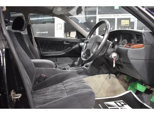 ローレル クラブＳ　新品バンパーフルエアロ／新品ローダウンサスペンション／新品１９インチアルミホイール＆タイヤ／クラブＳ／スモークテール／インナーブラックヘッドライト／オールペイント／全塗装／色替／ブラックグリル（23枚目）