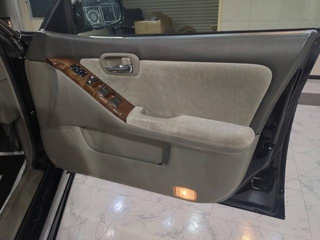 ローレル メダリスト　セレンシア　ＮＡＶＩエディション　新品車高調／新品１９インチホイール＆タイヤ／インナーブラックヘッドライト／全塗装／ローダウン／スモークテール／ナビ／ＥＴＣ／新品フルエアロ／（41枚目）