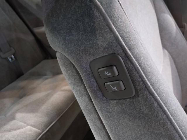 クラウン ロイヤルサルーン　プレミアム　新品ローダウンサスペンション／新品１９インチアルミホイール＆タイヤ／ナビ／ＥＴＣ／後期／電動サンシェード（50枚目）