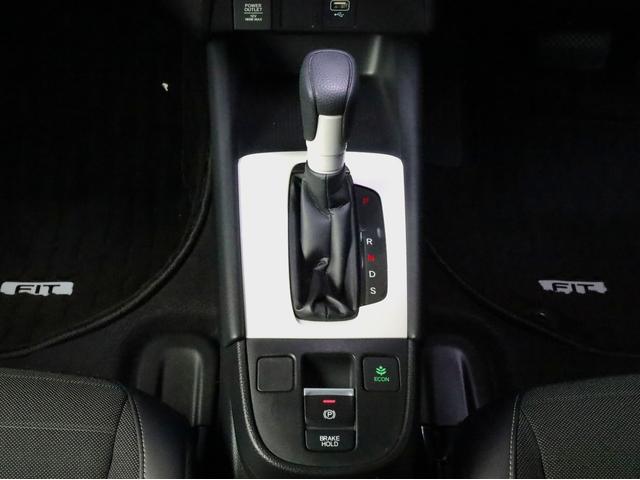 フィット クロスター　純正９インチナビ・ドラレコ前後・ＥＴＣ（11枚目）