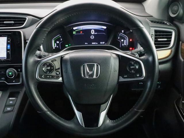 ハンドルには、ボリューム調整・オーディオソース切替・選曲が出来オーディオコントロールとアダプティブ・クルーズ・コントロールスイッチが装備されておりハンドルから手を離さずに操作が出来きて便利で安全です。