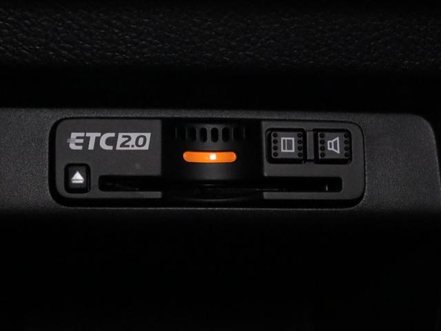装備されているビルトインタイプのホンダ純正ＥＴＣ車載器です。セットアップしてからご納車致します。ＥＴＣカードを差し込めば高速道路の出入り口ゲートを楽々通過出来ます。
