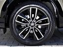タイヤサイズは、225/50R18です。高品質でデザインにも優れている純正アルミホイールが装備され、スポーティーな雰囲気を演出しています。