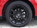 タイヤサイズは、185/60R16です。高品質でデザインにも優れているブラックスタイル専用アルミホイールが装備され、スポーティーな雰囲気を演出しています。