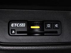 装備されていビルトインタイプのホンダ純正ＥＴＣ２．０車載器です。セットアップしてからご納車致します。ＥＴＣカードを差し込めば高速道路の出入り口ゲートを楽々通過出来ます。 6