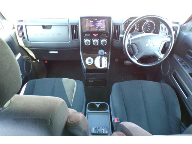 デリカＤ：５ Ｄ　パワーパッケージ　社外ナビ　Ｂｌｕｅｔｏｏｔｈ　バックモニター　フリップダウンモニター　４ＷＤ　シートヒーター　ビルトインＥＴＣ　ヒッチメンバー　ディスチャージドランプ　フォグランプ　純正アルミ　スマートキー　記録簿（10枚目）