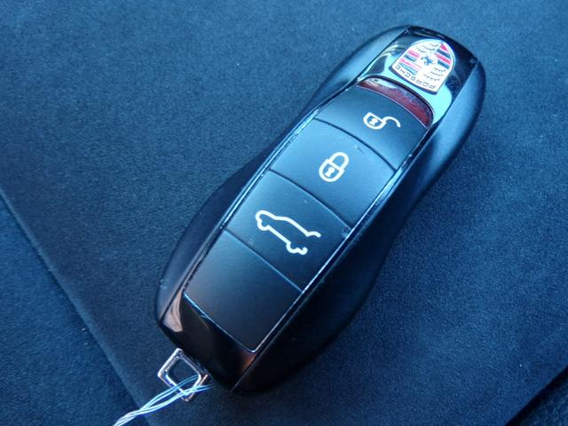 マカン マカン　ワンオーナー　ＳＤナビ　地デジ　ＤＶＤ　Ｂｌｕｅｔｏｏｔｈ　バックカメラ　ドライブレコーダー　パノラマルーフ　ハーフレザーシート　エントリードライブ　パワーバックドア　ＨＩＤライト　スペアキー　記録簿（38枚目）