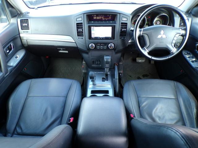 パジェロ ロング　エクシード　ブラックレザーシート　オバフェン　シートヒーター　ナビ　地デジフルセグ　Ｂｌｕｅｔｏｏｔｈ　バックカメラ　社外アルミ　社外スピーカー　３６０度ドライブレコーダー　ＥＴＣ　クルーズコントロール　キーレス（10枚目）