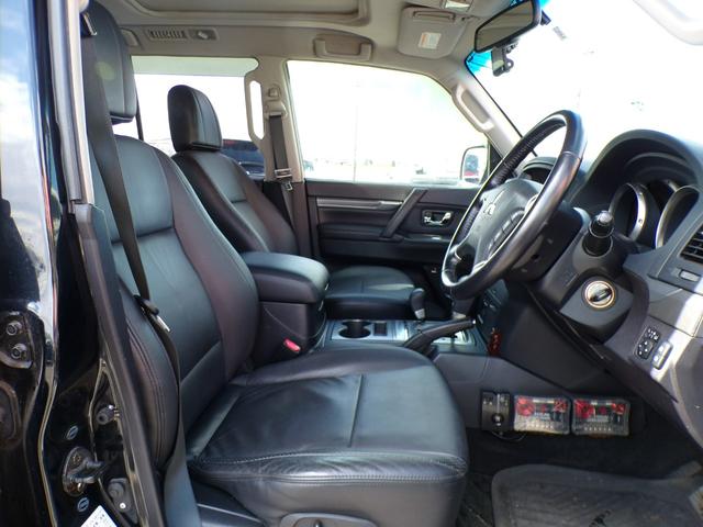 パジェロ ロング　エクシード　ブラックレザーシート　オバフェン　シートヒーター　ナビ　地デジフルセグ　Ｂｌｕｅｔｏｏｔｈ　バックカメラ　社外アルミ　社外スピーカー　３６０度ドライブレコーダー　ＥＴＣ　クルーズコントロール　キーレス（19枚目）