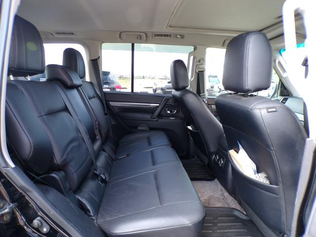 パジェロ ロング　エクシード　ブラックレザーシート　オバフェン　シートヒーター　ナビ　地デジフルセグ　Ｂｌｕｅｔｏｏｔｈ　バックカメラ　社外アルミ　社外スピーカー　３６０度ドライブレコーダー　ＥＴＣ　クルーズコントロール　キーレス（20枚目）