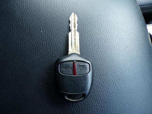 パジェロ ロング　エクシード　ブラックレザーシート　オバフェン　シートヒーター　ナビ　地デジフルセグ　Ｂｌｕｅｔｏｏｔｈ　バックカメラ　社外アルミ　社外スピーカー　３６０度ドライブレコーダー　ＥＴＣ　クルーズコントロール　キーレス（27枚目）