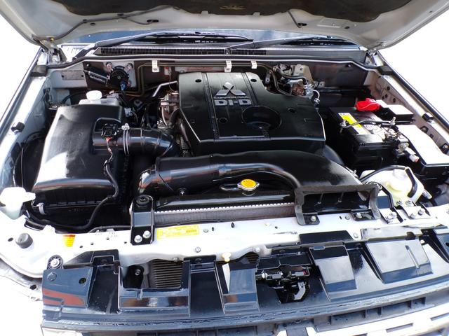 パジェロ ロング　エクシード　ナビ　地デジフルセグ　Ｂｌｕｅｔｏｏｔｈ　バックカメラ　ＥＴＣ　シートヒーター　ドライブレコーダー　クルーズコントロール　フォグランプ　ディスチャージドランプ　サイドステップ　純正アルミ　３列目シート（16枚目）