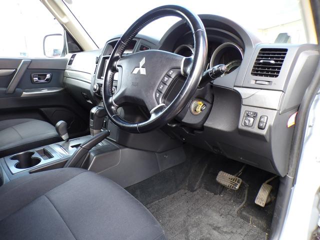 パジェロ ロング　エクシード　ナビ　地デジフルセグ　Ｂｌｕｅｔｏｏｔｈ　バックカメラ　ＥＴＣ　シートヒーター　ドライブレコーダー　クルーズコントロール　フォグランプ　ディスチャージドランプ　サイドステップ　純正アルミ　３列目シート（17枚目）