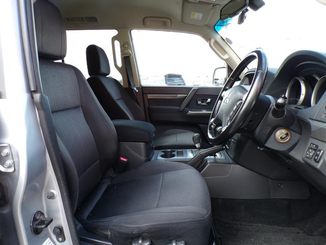 パジェロ ロング　エクシード　ナビ　地デジフルセグ　Ｂｌｕｅｔｏｏｔｈ　バックカメラ　ＥＴＣ　シートヒーター　ドライブレコーダー　クルーズコントロール　フォグランプ　ディスチャージドランプ　サイドステップ　純正アルミ　３列目シート（18枚目）