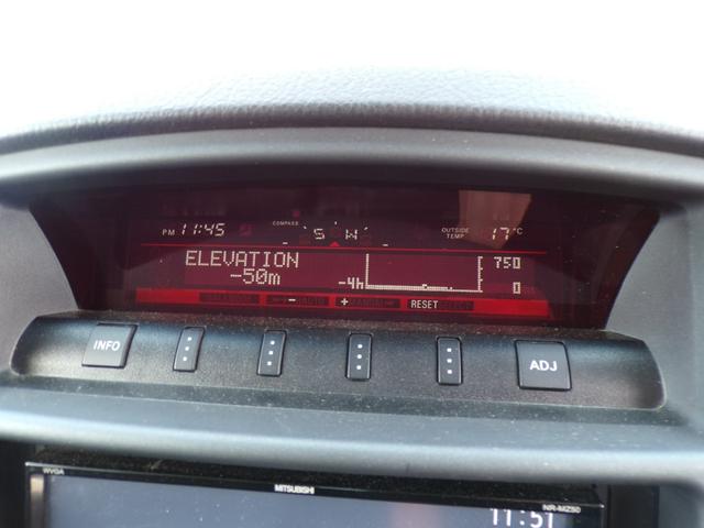 パジェロ ロング　エクシード　ナビ　地デジフルセグ　Ｂｌｕｅｔｏｏｔｈ　バックカメラ　ＥＴＣ　シートヒーター　ドライブレコーダー　クルーズコントロール　フォグランプ　ディスチャージドランプ　サイドステップ　純正アルミ　３列目シート（32枚目）