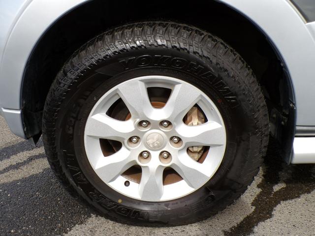 パジェロ ロング　エクシード　ナビ　地デジフルセグ　Ｂｌｕｅｔｏｏｔｈ　バックカメラ　ＥＴＣ　シートヒーター　ドライブレコーダー　クルーズコントロール　フォグランプ　ディスチャージドランプ　サイドステップ　純正アルミ　３列目シート（37枚目）