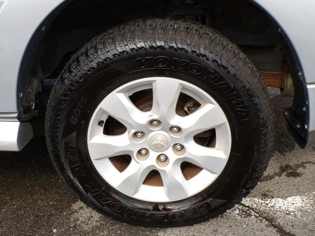 パジェロ ロング　エクシード　ナビ　地デジフルセグ　Ｂｌｕｅｔｏｏｔｈ　バックカメラ　ＥＴＣ　シートヒーター　ドライブレコーダー　クルーズコントロール　フォグランプ　ディスチャージドランプ　サイドステップ　純正アルミ　３列目シート（38枚目）