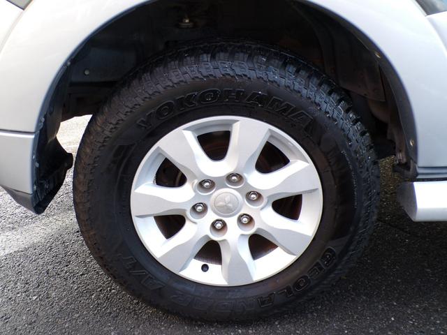 パジェロ ロング　エクシード　ナビ　地デジフルセグ　Ｂｌｕｅｔｏｏｔｈ　バックカメラ　ＥＴＣ　シートヒーター　ドライブレコーダー　クルーズコントロール　フォグランプ　ディスチャージドランプ　サイドステップ　純正アルミ　３列目シート（39枚目）