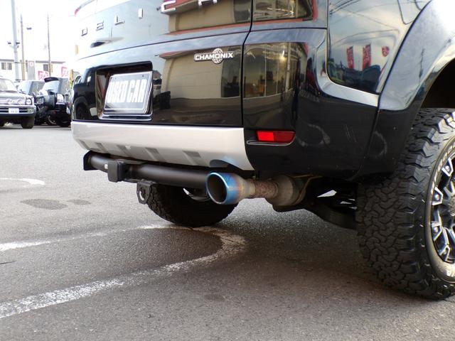 デリカＤ：５ シャモニー　オバフェン　ボディリフト　マフラー　社外アルミ　ＡＴタイヤ　ヒッチメンバー　両側パワースライドドア　ナビ　地デジ　バックカメラ　後席フリップダウンモニター　スペアキー（12枚目）